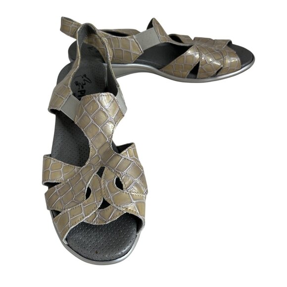 Phillos Beige Faux Croc Slip-On Sandals  Wedge Heel  Women US Size7.5- 8 - Picture 1 of 6